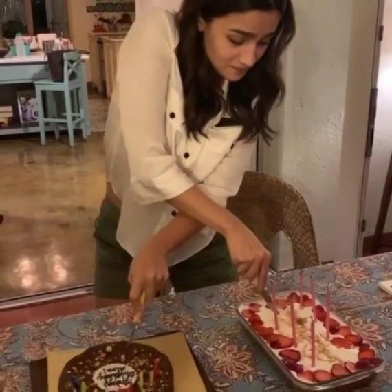 Happy Birthday Alia Bhatt Watch How The Birthday Girl Is Celebrating Her Birthday Ibtimes India happy birthday alia bhatt watch how