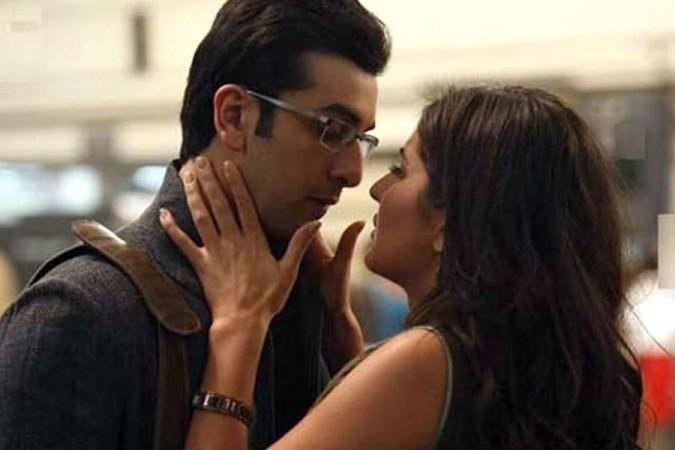 Kiss Of Love When Katrina Kaif And Ranbir Kapoor Were Spotted Kissing In Balcony Throwback
