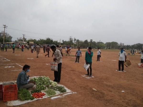 social distancing at markets