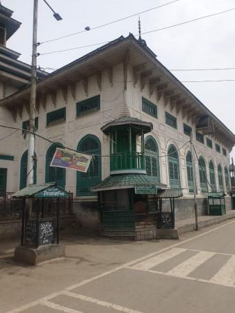Shrine in Srinagar. Image: Shahid Chaudhary/Twiiter place of worship