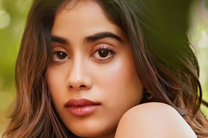 Janhvi Kapoor opens up on her bond with Khushi Kapoor and being the ...