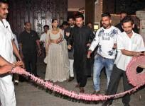 Sonam Kapoor bursting crackers with her father Anil Kapoor during Diwali