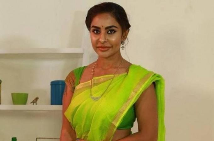 Sri Reddy says uncle AR Murugadoss likes to steal women v*g*na and movie  stories - IBTimes India