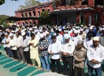 Muslims offer Friday prayers amid COVID-19 scare