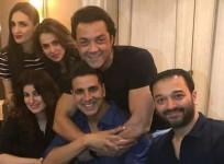 Akshay Kumar, Twinkle Khanna party with Bobby Deol and friends