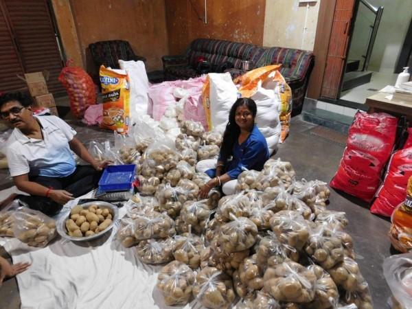 Ration being packed by Project Udaan volunteers. Project Udaan volunteers