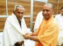 Yogi Adityanath father dies
