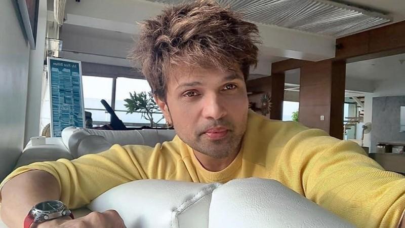 Himesh Reshammiya. Himesh Reshammiya