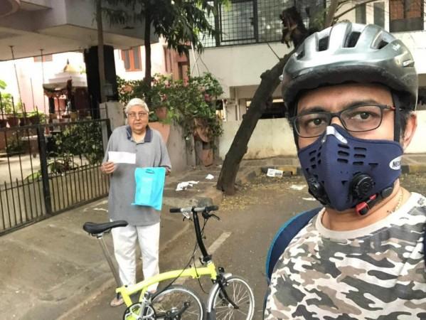 A venture across the globe, the Bicycle Mayors are the key carriers of goods and essential things across Bengaluru now. cyclists help seniors in Bengaluru. ResidentsWatch