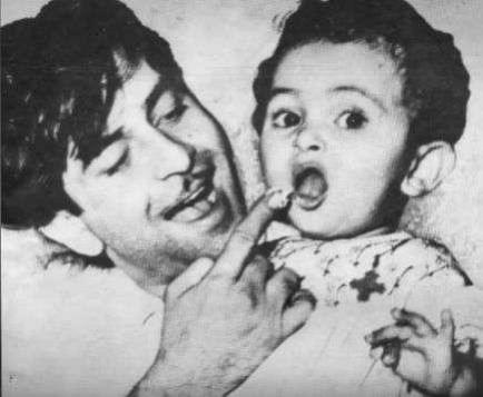 Rishi Kapoor with dad Raj Kapoor