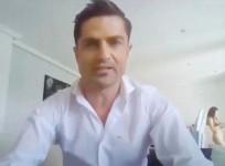 Alfonso Merlos's video shot with a naked woman appeared behind him