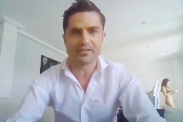 Alfonso Merlos's video shot with a naked woman appeared behind him