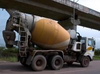 18 migrants caught in cement mixer truck