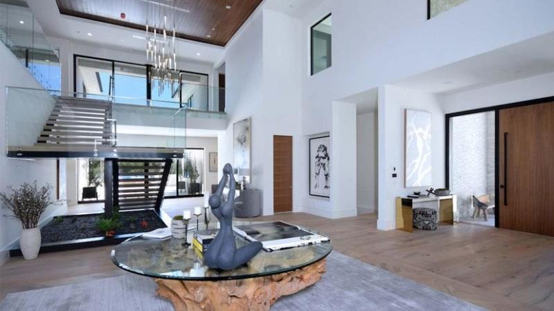 Priyanka Cjopra's mansion