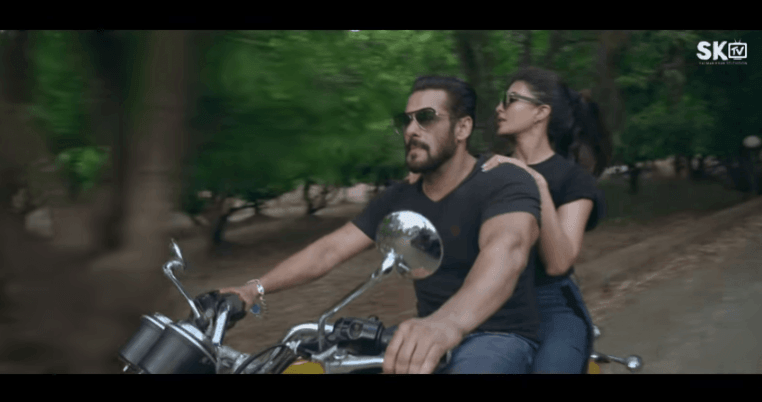 Shot from Tere Bina song salman khan and jacqueline