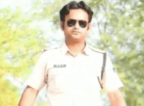 MP cop trying Ajay Devgn's stunt