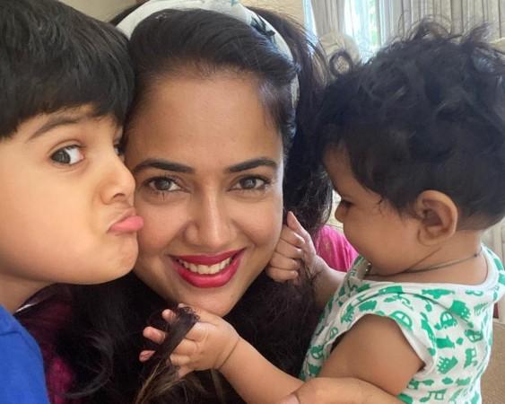 Sameera Reddy: Motherhood Has Its Highs And Lows - Ibtimes India