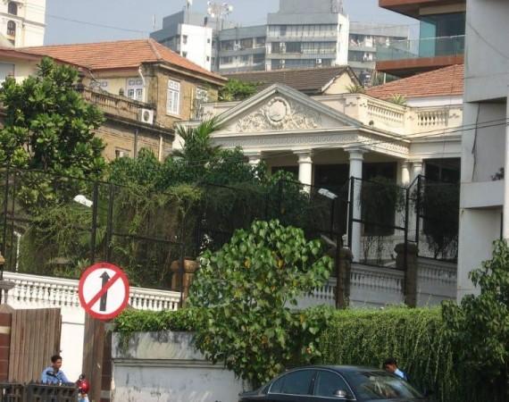 Mannat Shah Rukh Khan and Gauri Khan