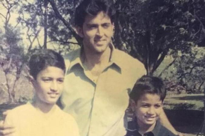 Childhood picture of Vicky Kaushal with Hrithik Roshan and brother Sunny happy birthday vicky kaushal