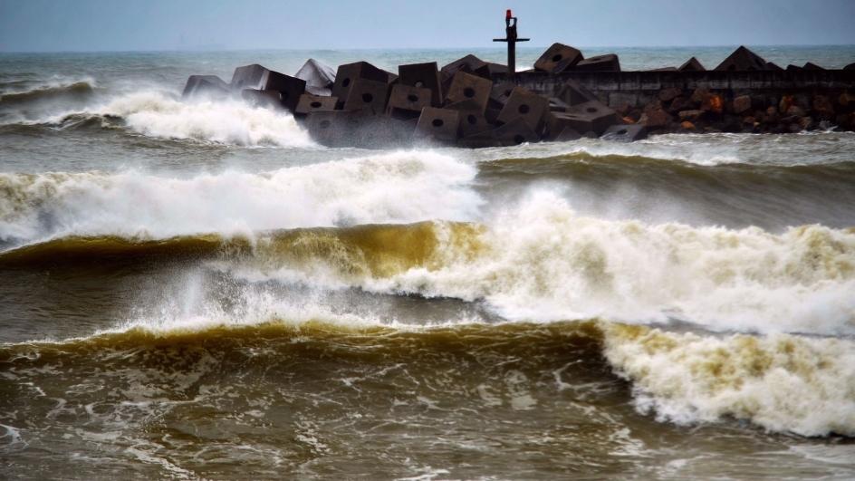 Cyclone Amphan turns 'extremely severe'; Bengal, Odisha on ...