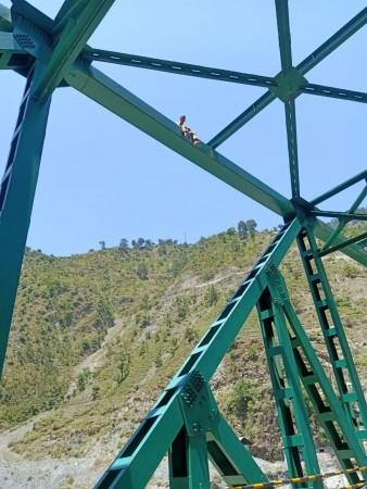 Jammu man tries committing suicide Jammu man tries committing suicide