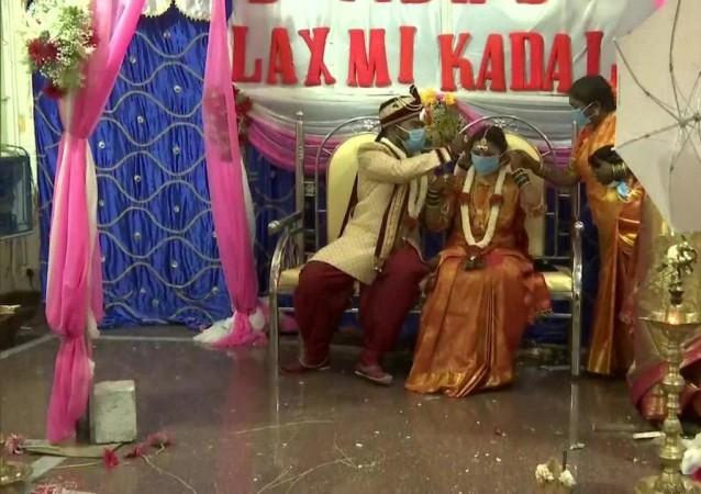 bride and groom wearing masks in Bengaluru