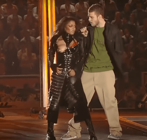 Janet Jackson's hot breast popped out of her dress as singer Justin  Timberlake ripped off one of her chest plates at the end of their half time  performance at the Super Bowl