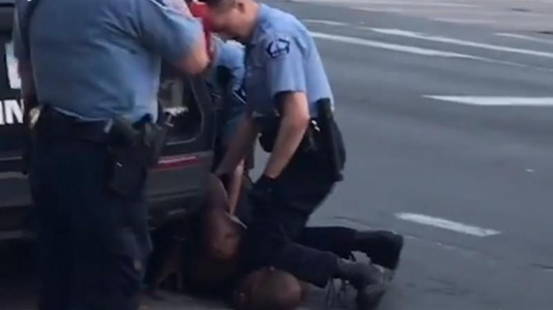 The picture that went viral shows Floyd with the police officers during the incident Floyd