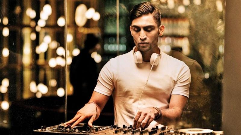 Singer QARAN singer QARAN