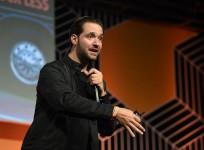 Reddit co-founder quits board