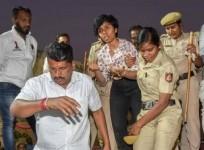 police removes Amulya Leona from stage