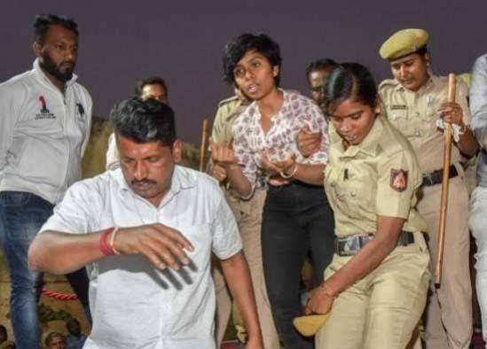 police removes Amulya Leona from stage police removes Amulya Leona from stage