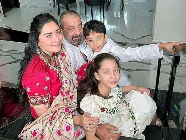 Sanjay Dutt with his wife Maanayata and their twins Shahraan and Iqra Sanjay Dutt with his wife Maanayata and their twins Shahraan and Iqra