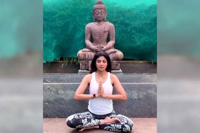 Shilpa Shetty Kundra practicing Yoga Shilpa Shetty Kundra