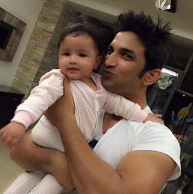 Sushant Singh Rajput and Baby Ziva Sushant Singh Rajput and Baby Ziva