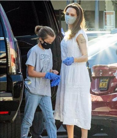 Angelina Jolie with her daughter