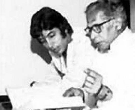 Amitabh Bachchan with Harivansh Rai Bachchan Amitabh Bachchan with Harivansh Rai Bachchan