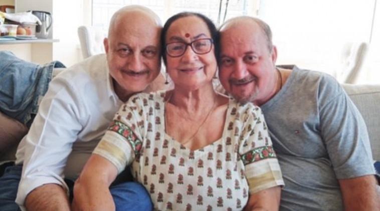 Anupam KHer, mother Dulari, brother Raju Anupam KHer, mother Dulari, brother Raju
