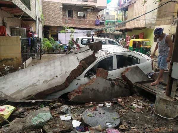 wall collapse delhi
