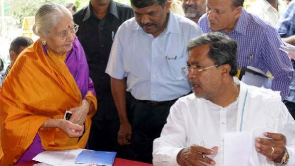 Shanthamma with former Chief Minister Siddaramaiah. Shanthamma