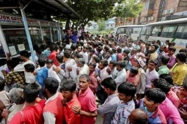 Picture of J&K migrant labourers from 2019 wrongly shared in connection with COVID-19 Picture of J&K migrant labourers from 2019 wrongly shared in connection with COVID-19