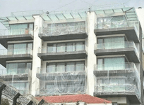 Shah rukh khan's house Mannat in plastic sheets