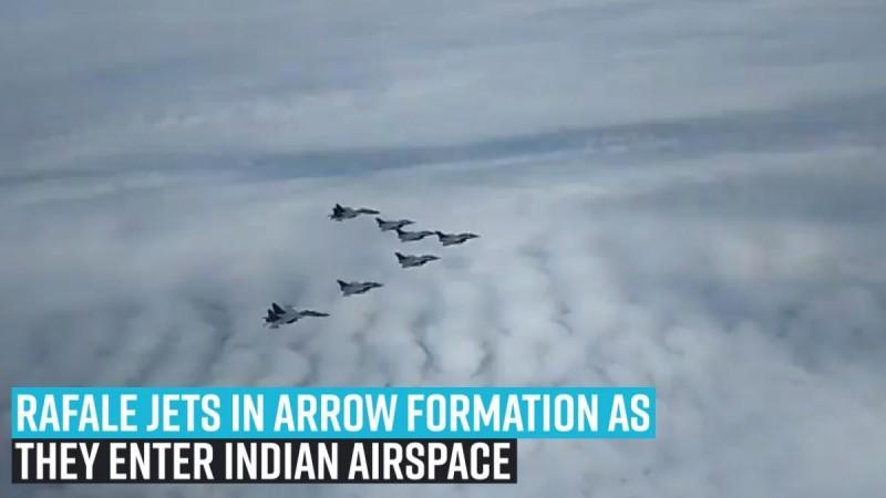 As the French Rafales enter the Indian airspace, they received a warm welcome by an Indian Naval warship. Rafale jets in arrow formation as they enter Indian airspace