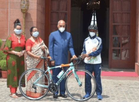 Ram Nath Kovind gifts boy a bicycle