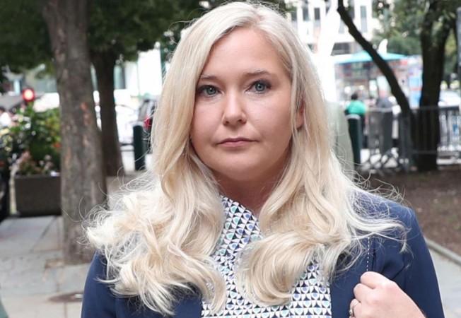Virginia Roberts Giuffre. Giuffre said she saw former President Bill Clinton on Jeffrey Epstein's island with two underage girls. 我是维蒙特·埃弗里