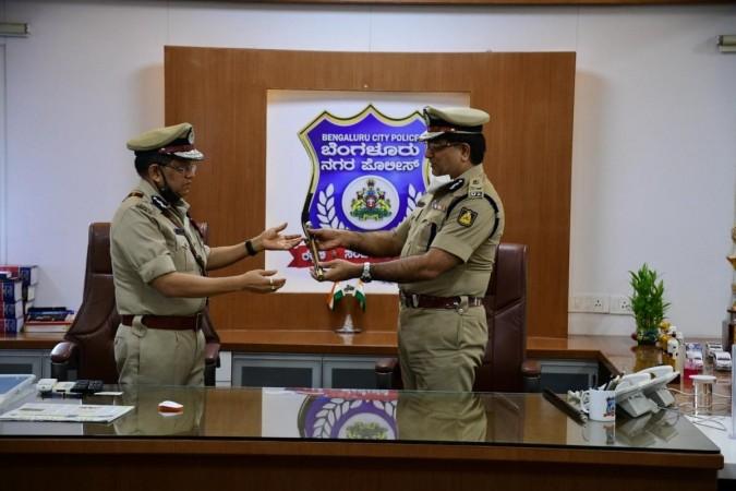 Bhaskar Rao (right) has gracefully passed the baton over to Kamal Pant (left). bhaskar rao kamal rant
