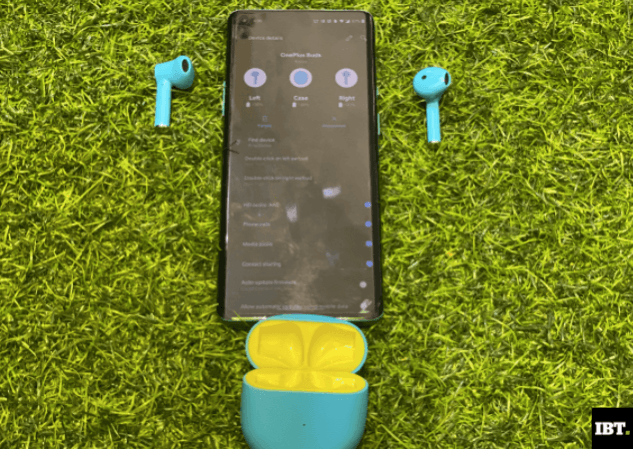 OnePlus Buds with 8 Pro OnePlus Buds review