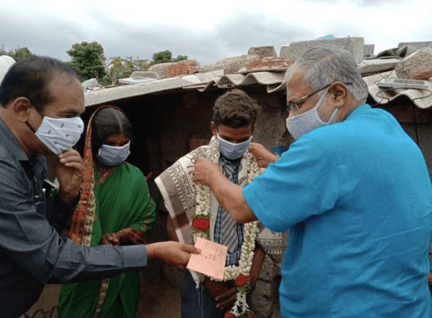 Suresh Kumar visits Mahesh B's home