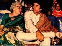 Amitabh Bachchan with his mother Teji Bachchan