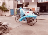 COVID-19 victim's body taken on a cycle rickshaw